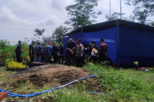 proses autopsi korban tragedi kanjuruhan tpu islam desa sukolilo kecamatan wagir