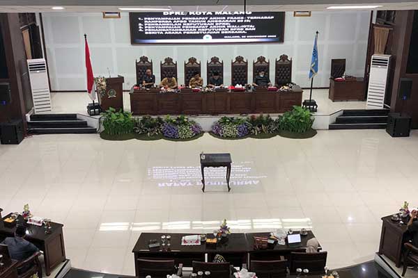 Rapat paripurna pembahasan anggaran PAD Tahun 2023. (ws6) - DPRD Kota Malang Setujui Kenaikan PAD Kota Tahun 2023