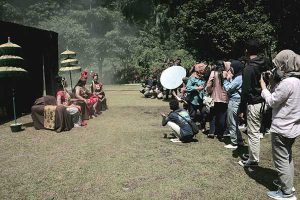 Sesi pemotretan reka ulang peristiwa di Kerajaan Tumapel yang diperankan model. (ist) - Singhasari dalam Bingkai Foto, Kolaborasi Edukasi Sejarah dan Workshop Fotografi