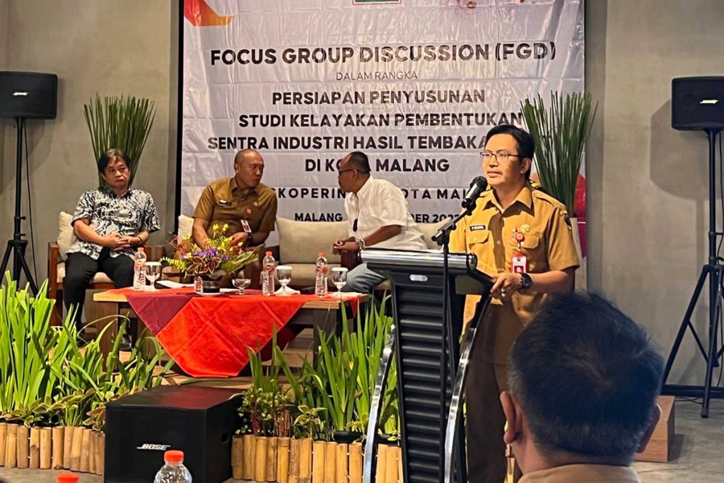 Staf Ahli Bidang Ekonomi dan Keuangan Kota Malang, Mohammad Sailendra, memberikan sambutan dan membuka rangkaian kegiatan FGD. (bim) -