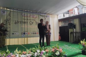 wakil walikota malang saat memberi sambutan di festival tempe