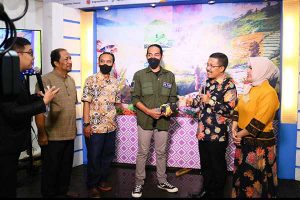 Wawali Batu Punjul Santoso di acara Mbatu Kominfo Fair. (ist) - "Mbatu Kominfo Fair" Ramaikan Parkiran Lippo Plaza Batu
