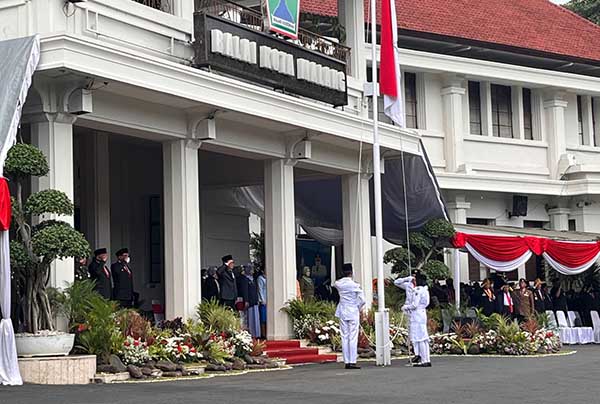Wali Kota Malang, Sutiaji, saat memimpin Upacara Peringatan Hari Pahlawan. (bim)