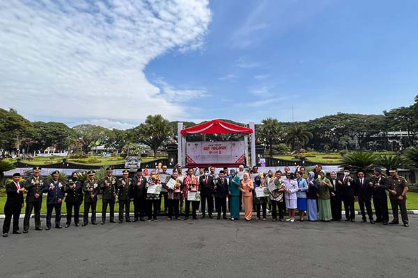 Jajaran Forkopimda Kota Malang, berfoto bersama usai melaksanakan upacara. (bim)
