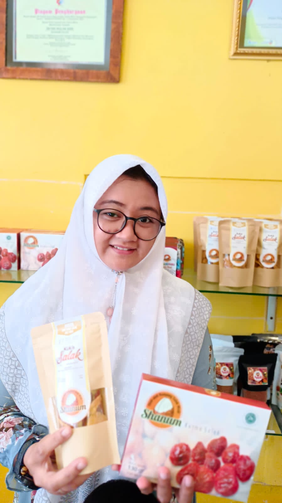wulansari olah salak jadi aneka makanan dan minuman khas bojonegoro