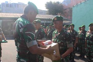 Babinsa jajaran Kodim 0833 terima vitamin. (ist) - Jaga Kesehatan, Babinsa Jajaran Kodim 0833 Terima Vitamin
