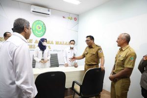 Bung Edy saat meninjau salah satu gerai di MPP Merdeka. (ist) - MPP Merdeka Semakin Permudah Pelayanan Publik Kota Malang - Hadirkan One Stop Service Ratusan Layanan