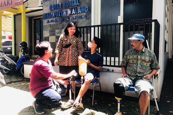 Dinsos Distribusikan Kaki Palsu untuk 23 Penyandang Disabilitas di Kabupaten Malang