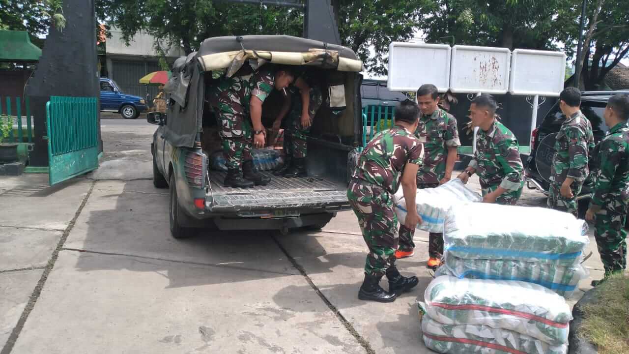erupsi kembali terjadi di semeru korem baladhika jaya kirim logistik 1