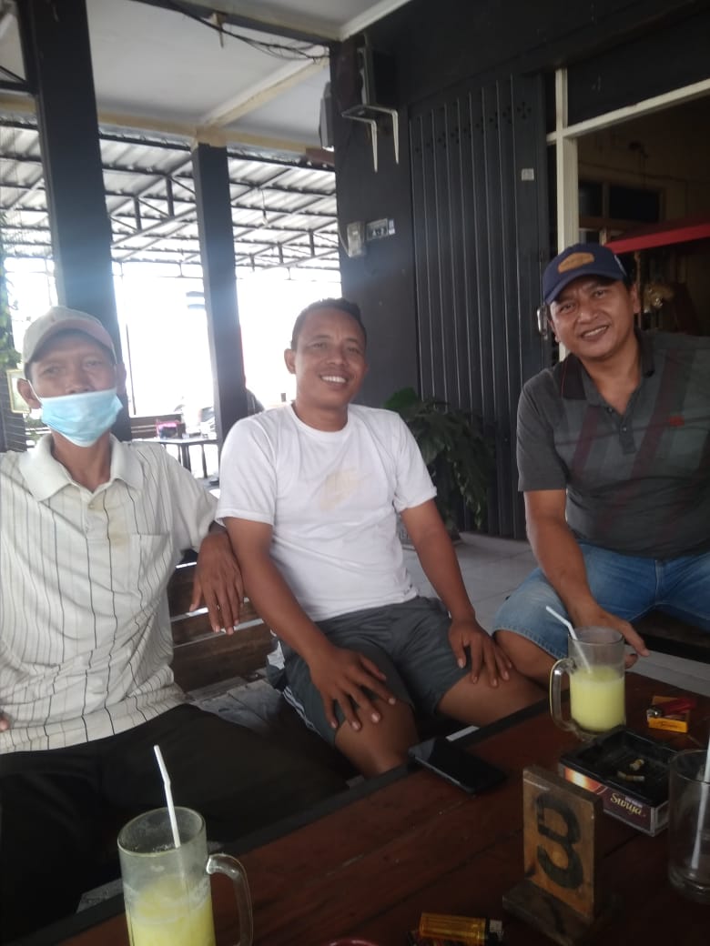 fauzi hadi dan slamet hariono tiga dari 106 warga pemilik tanah gogol kelurahan urang agung.