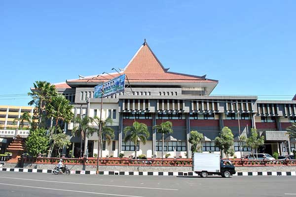 Gedung DPRD Jatim. (ist) - KPK Amankan Rp1 Miliar dari Gedung DPRD Jatim