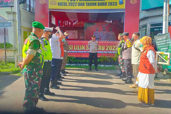 Personel Kodim 0833 bersama anggota Polri dan instansi lain saat apel Pos Pam Nataru. (ist) - Ciptakan Rasa Aman, Kodim 0833 Siagakan Personel Pos Pam Nataru