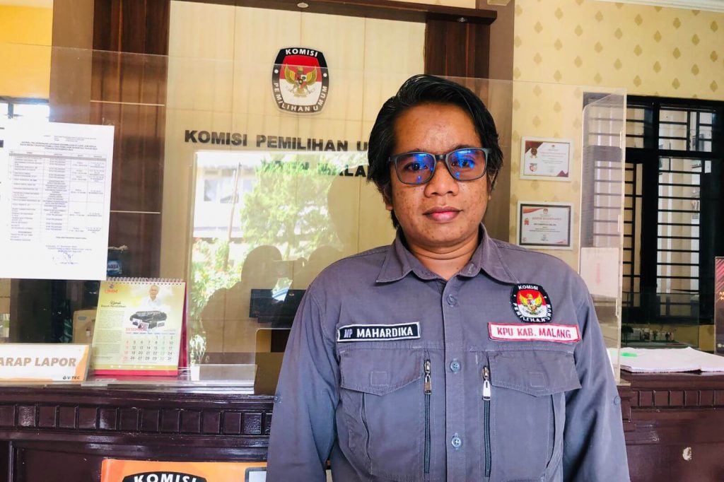 kpu kab malang divisi sosialisasi pendidikan pemilih partisipasi masyarakat dan sumber daya manusia marhaendra pramudya mahardika