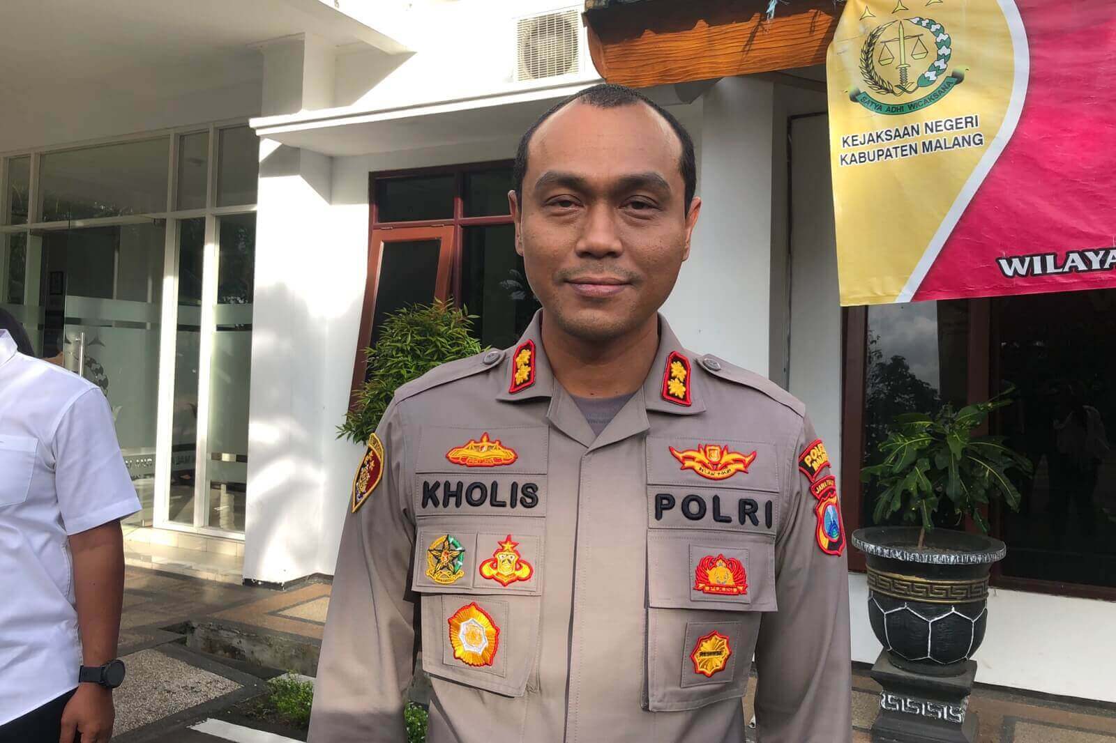 kapolres malang akbp putu kholis aryana