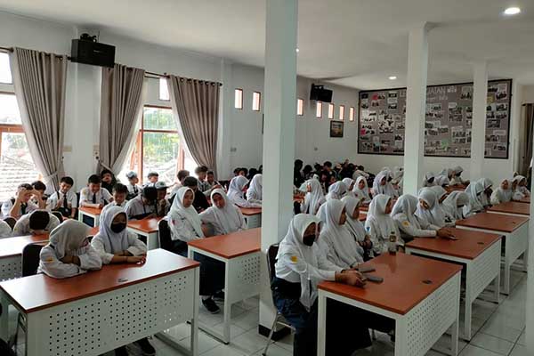 Kejari Batu menerima kunjungan siswa di Rupatama. (ist) - Projek Penguatan Profil Pelajar Pancasila, SMP Darush Sholihin Berkunjung ke Kejari Batu