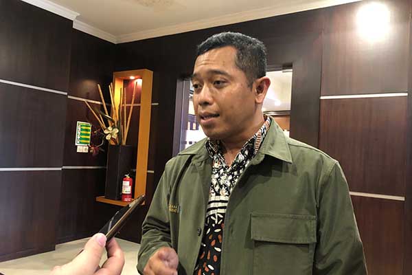 Ketua Akademi Wirausaha Mandiri Merdeka (AWMM) Pusat, Dr Wahyu Hari Haji, menjawab pertanyaan awak media. (ws6) - Akademi Wirausaha Mandiri Merdeka Siapkan Lulusan Mahasiswa Berwirausaha