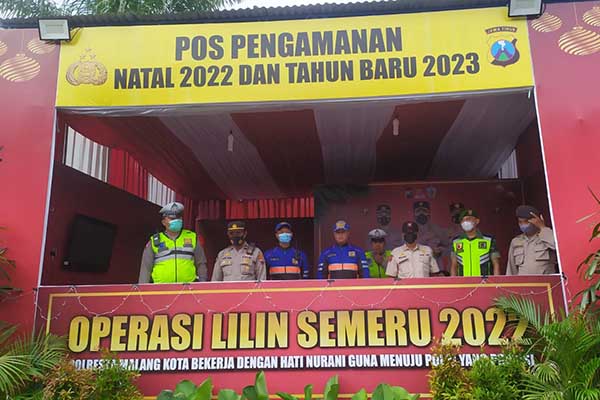 Kodim 0833 bersama personel gabungan masif Pospam Nataru. (ist) - Berikan Rasa Aman, Kodim 0833 Masif Pospam Nataru