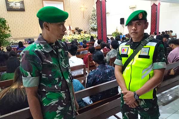 Kodim 0833 kerahkan personel Babinsa jajaran amankan Misa Natal di Gereja. (ist) - Kodim 0833 Kerahkan Personel Babinsa Jajaran Amankan Misa Natal di Gereja