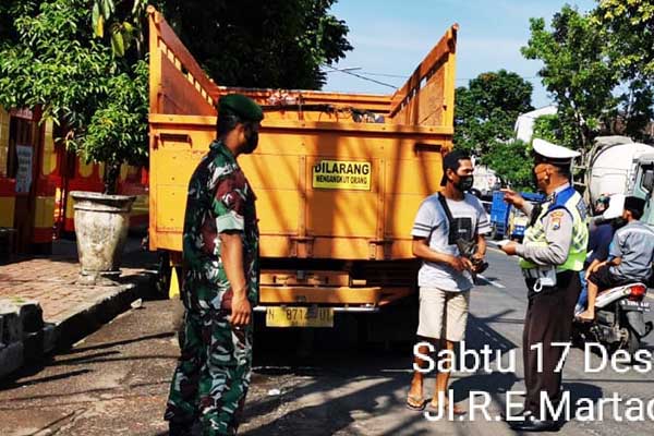 Kodim 0833 serentak laksanakan Pos Pam PMK di Kota Malang. (ist) - Kodim 0833 Serentak Laksanakan Pos Pam PMK di Kota Malang