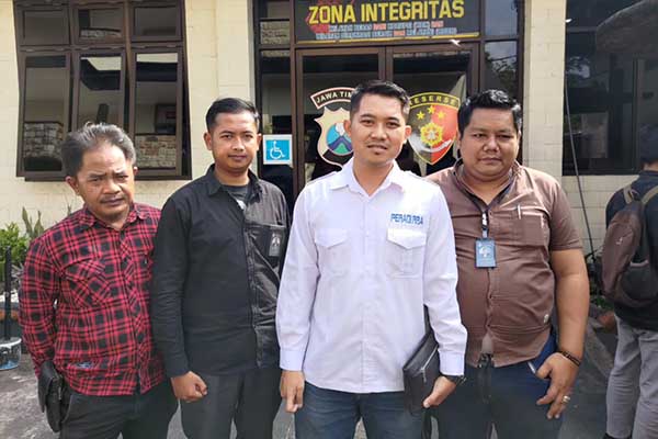 Kuasa hukum Devi Athok. (ist) - Devi Athok Boyong Saksi Sebanyak-banyaknya untuk Tuntut Keadilan