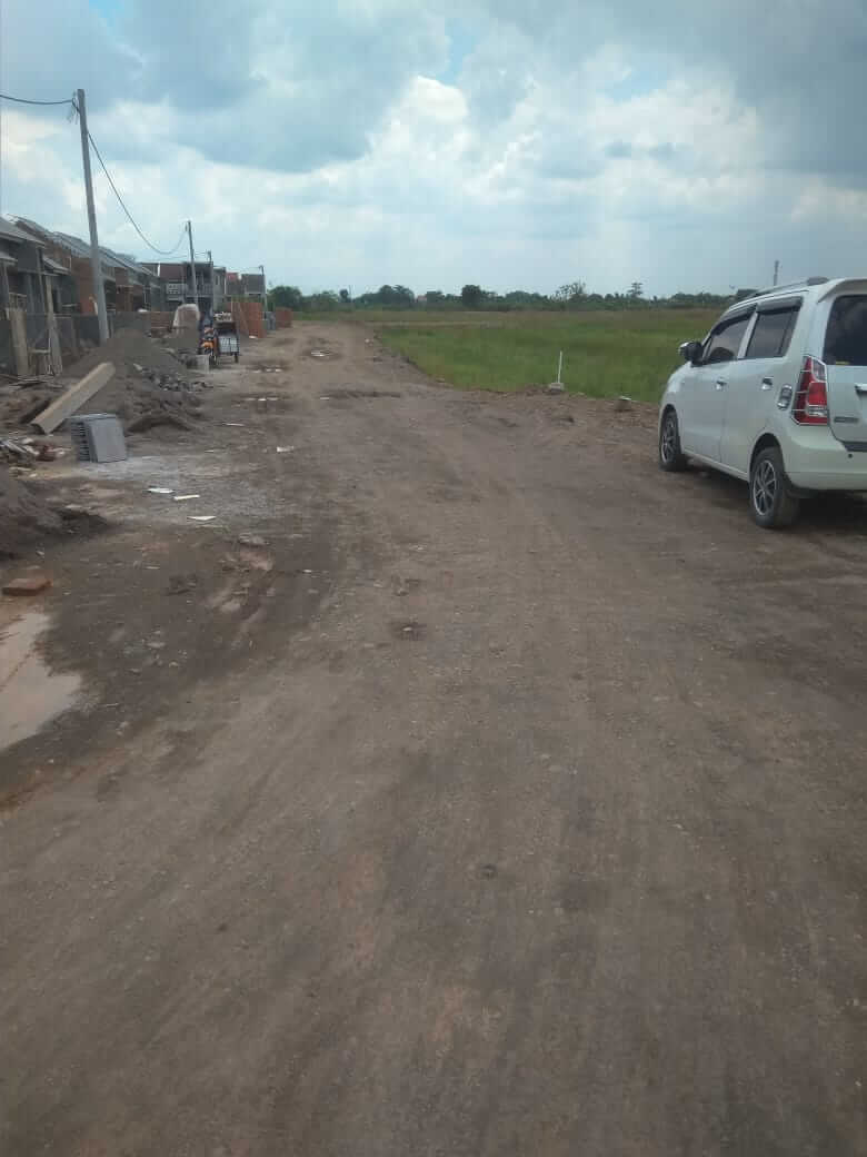 lahan milik petani gogol warga kelurahan urang agung yang diurug pengembang pt citra sekawan mandiri