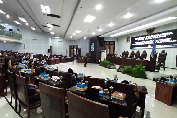 Paripurna pembahasan Ranperda Penyelenggaraan Perpustakaan di Kota Malang. (dik) - Wali Kota Malang Sampaikan Penjelasan Terhadap Ranperda Penyelenggaraan Perpustakaan