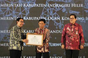 Pemerintah Kota Malang menerima Anugerah Meritokrasi Birokrasi Nasional dari pemerintah pusat. (ist) - Pemkot Malang Raih Anugerah Meritokrasi Birokrasi Nasional