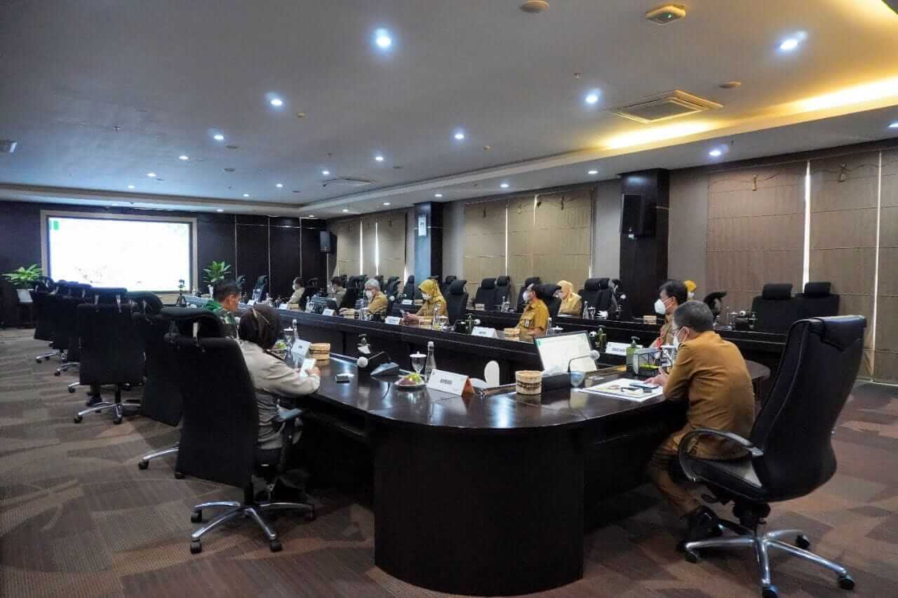 pemkot batu mengikuti rapat pengendalian inflasi mingguan secara hybrid