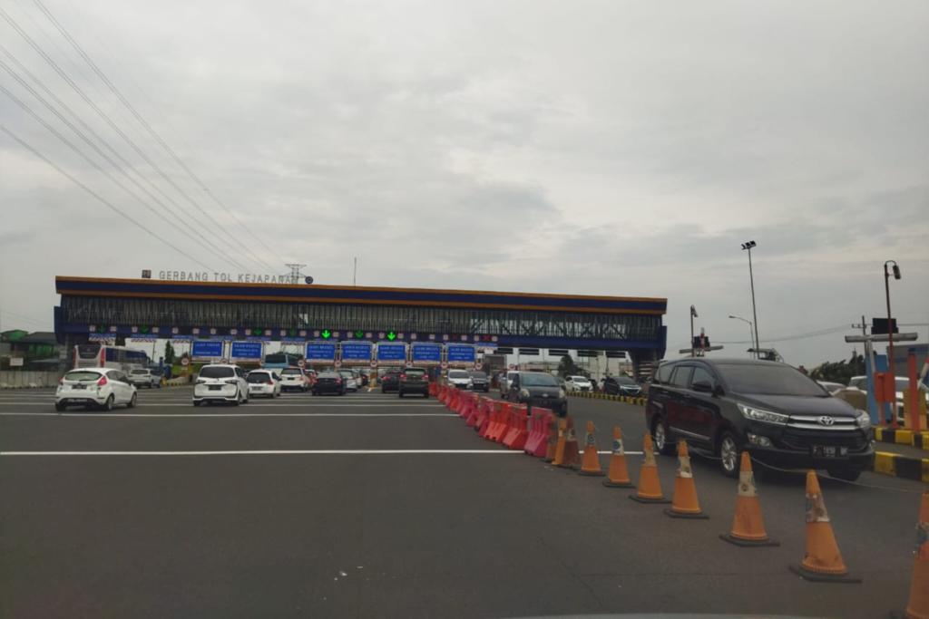 pintu gerbang tol kejapanan