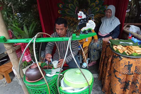 Ragam kuliner jadul di Kampoeng KJB. (ws7) - Wakil Walikota Malang Apresiasi Kampoeng Klampok Kasri Jaman Biyen