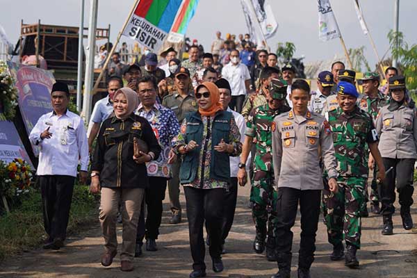 Wali Kota Batu dan Forkompinda meninjau jalan tembus Pandan-Sisir dan jembatan Telogo Towo. (ist) - Jembatan Telogo Towo Jalan Tembus Sisir Pandanrejo Diresmikan Wali kota Batu