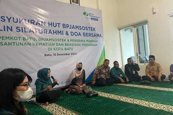 Wali Kota Batu hadiri tasyakuran HUT BPJamsostek. (ist) - Wali kota Batu Apresiasi Capaian BP Jamsostek Batu Mengcover Masyarakat