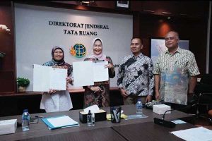 Wali Kota Batu menerima Dokumen Persetujuan Substansi RTRW dari Kementerian ATR/BPN. (ist) - Wali Kota Batu Terima Dokumen Persetujuan Substansi RTRW dari Kementerian ATR/BPN