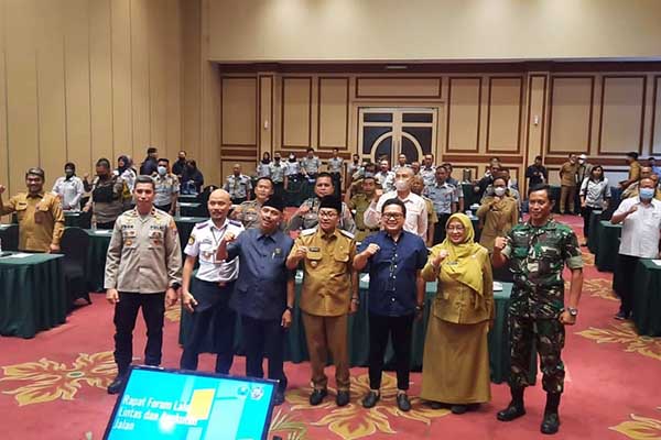 Wali Kota Malang bersama Forum Lalu Lintas dan Dishub Kota Malang. (dik) - Begini Rekayasa Lalin Seputar Kayutangan Heritage saat Nataru