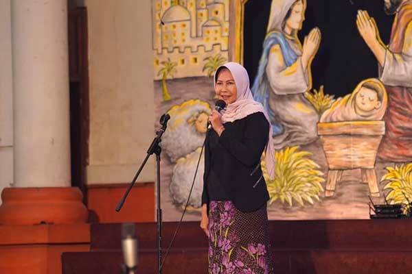 Wali kota Batu memberikan sambutannya dalam perayaan Natal. (ist) - Wali Kota Batu: Sebarkan Kebaikan di Perayaan Natal