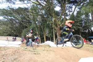 Anak-anak berlatih BMX Racing di Velodrome. (ws7) - Mengintip Latihan Atlet Cilik BMX Racing, Bibit Cabor Balap Sepeda