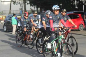 Anggota Kodim 0833/Kota Malang gowes bersama. (ist) - Kodim 0833/Kota Malang Gowes Bersama, Jaga Kekompakan dan Kesehatan