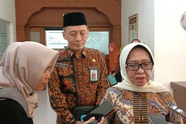 Bupati Jombang, Hj. Mundjidah Wahab. (ful) - Hj. Mundjidah: Pemkab Sudah Susun RPD pada 2022 Lalu