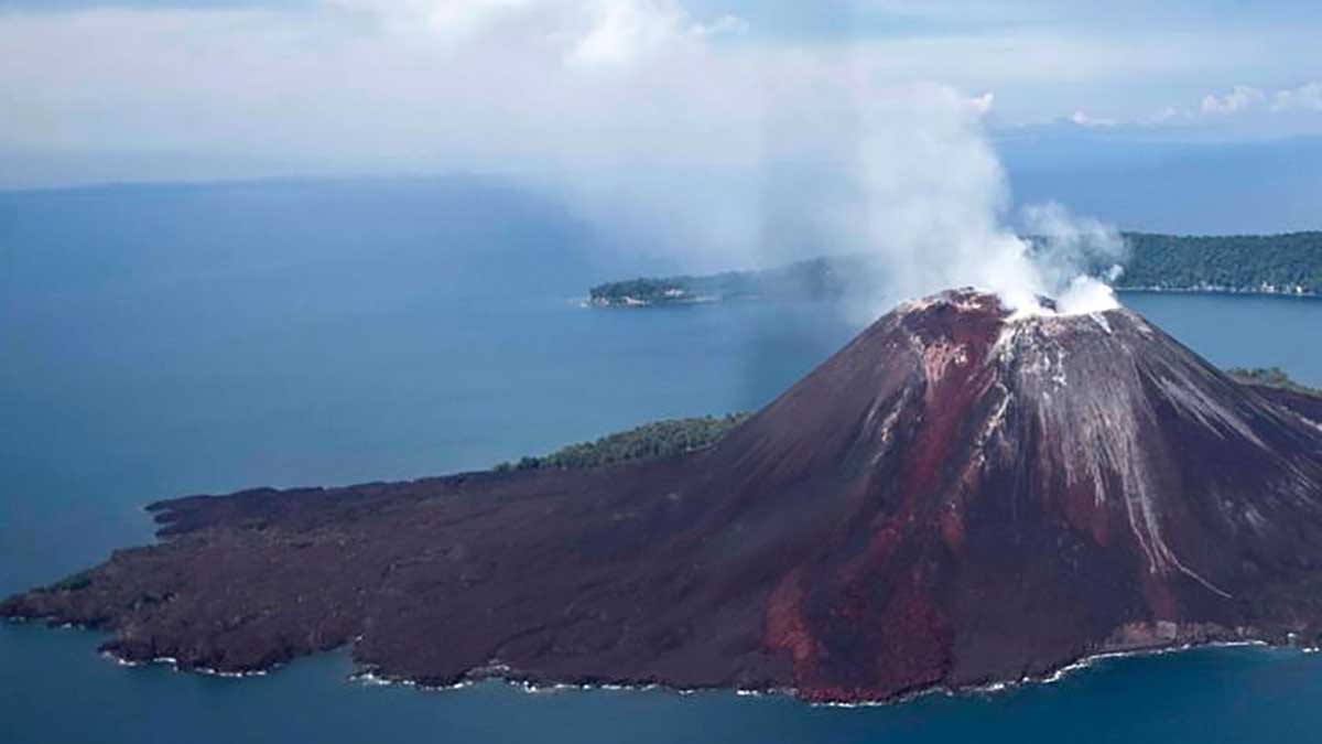 Gunung Anak Krakatau. (ist) - Anak Krakatau Erupsi Semburkan Abu Vulkanik Hingga 3 Km