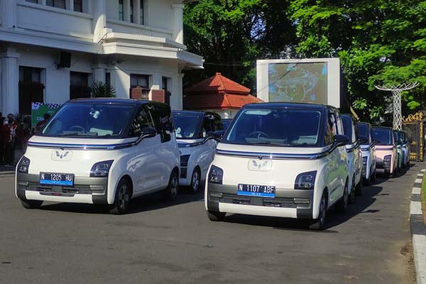 Peserta Wuling Air EV-Drive for A Green Life City Touring. (rhd) - Puluhan Wuling Air-ev Keliling Kota, Pemkot Malang Bakal Gunakan Mobil Listrik