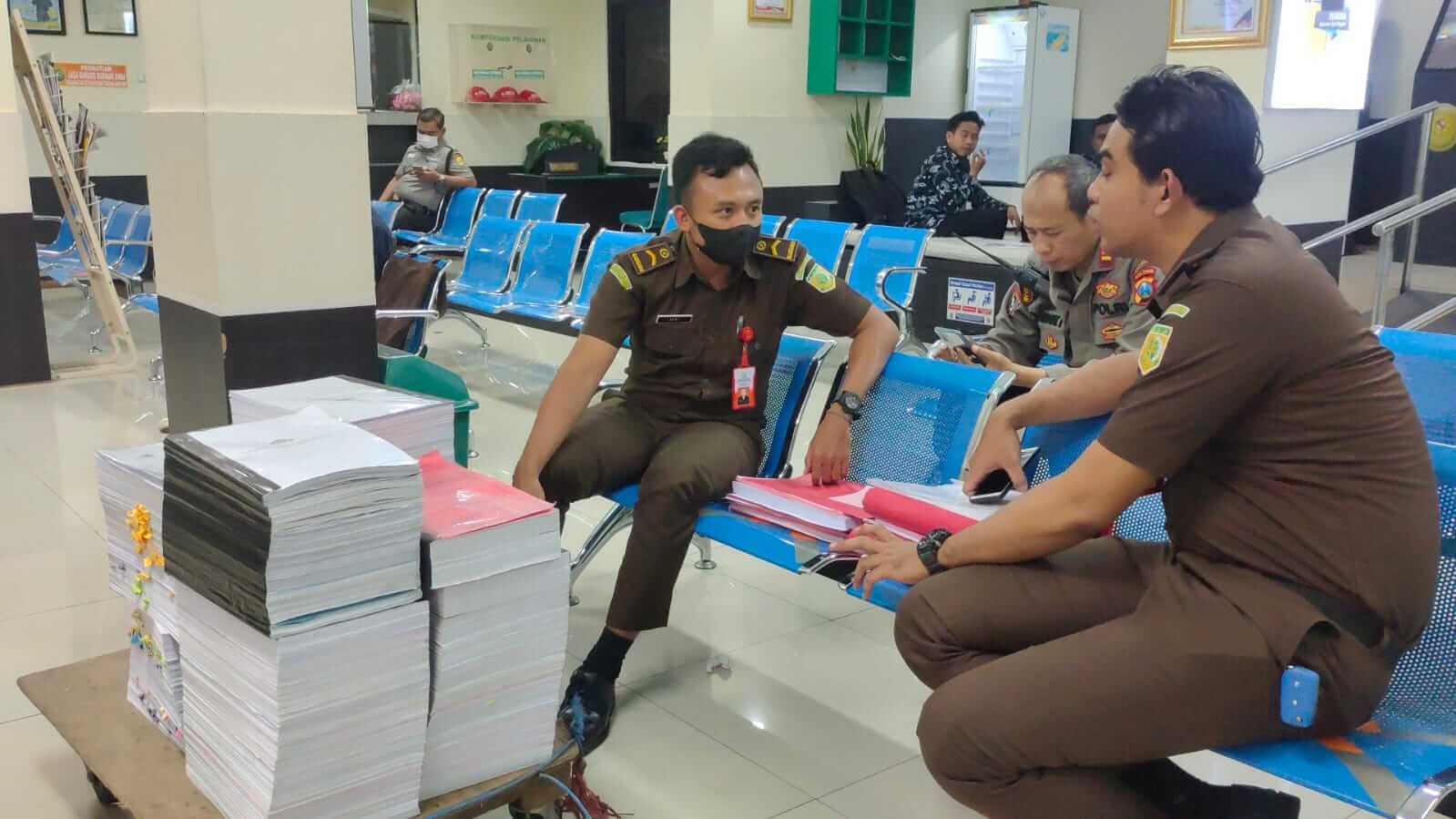 kejati jatim limpahkan berkas perkara tragedi kanjuruhan ke pengadilan negeri surabaya 2