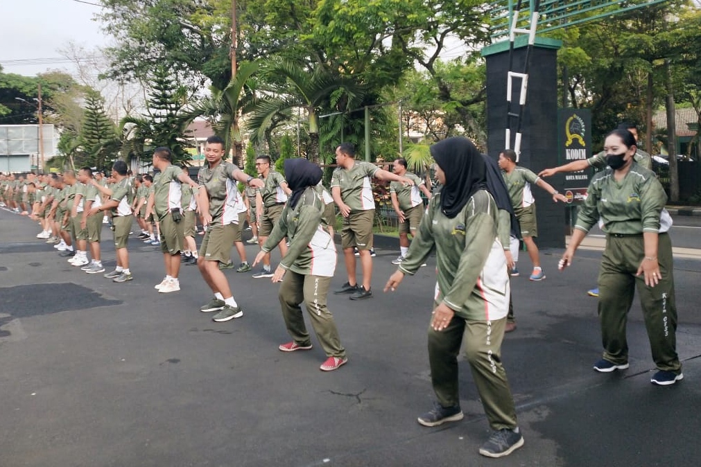 Kodim 0833 Kota Malang senam pagi bersama. (ist) - Jaga Kebugaran Tubuh, Kodim 0833 Kota Malang Senam Pagi Bersama