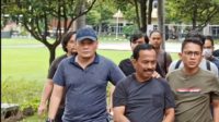 mantan wali kota blitar samanhudi anwar saat tiba di mapolda jatim