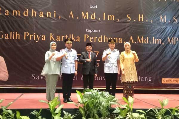 Pelaksanaan serah terima jabatan Kepala Kantor Imigrasi I TPI Malang di Hotel Savana. (ws7) - Galih Priya Kartika Perdhana Jabat Kakanim Kelas I TPI Malang