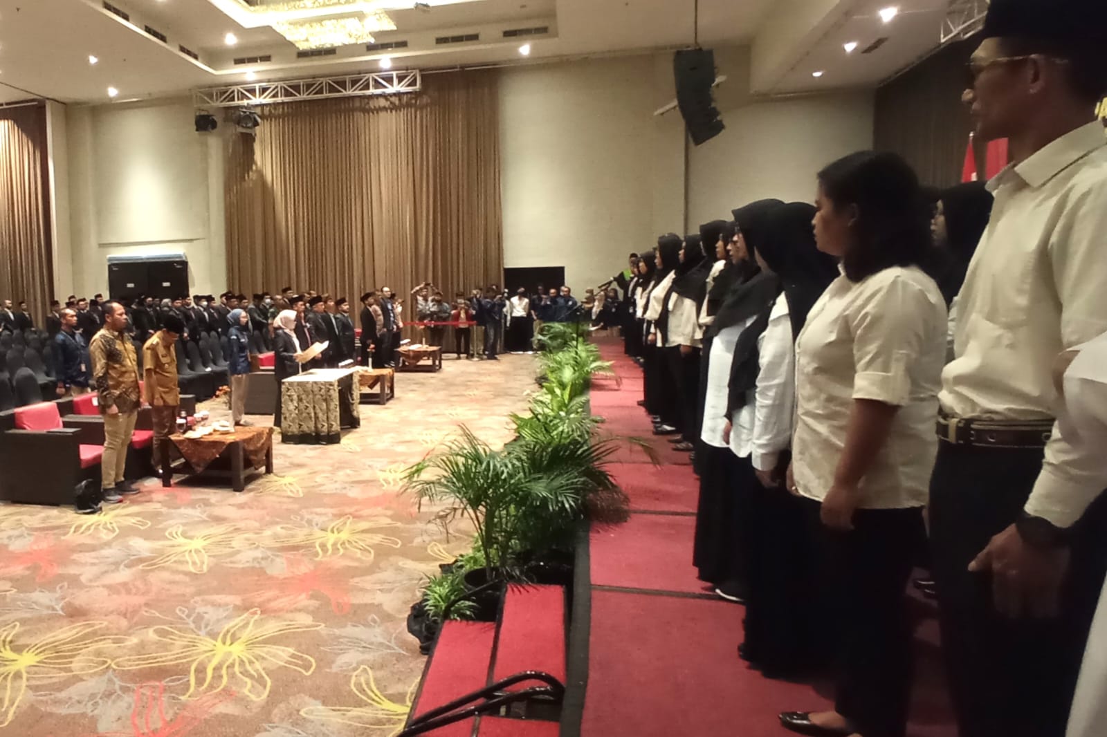 Pelantikan dan Pengambilan Sumpah Janji 171 PPS di Hotel Savana. (ws7) - Pelantikan 171 PPS, Wali Kota Malang Ingatkan Pemutakhiran Data Pemilih Pemula
