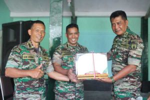 Pelepasan Pasiter dan Pasi Intel Kodim 0833, bertugas ke Korem 083 dan Kodam V/Brawijaya. (ist) - Kodim 0833 Gelar Tradisi Pelepasan Personel