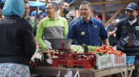 pj wali kota batu aries agung paewai meninjau pasar relokasi
