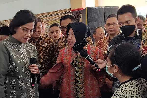 Pj Wali Kota Batu, Aries Agung Paewai saat mendampingi Menkeu dan Mensos di Pujon, Kabupaten Malang. (ist) - Pj Wali Kota Batu: Pengembangan Potensi Pariwisata Batu Tidak Secara Per-Wilayah, Tapi Keseluruhan