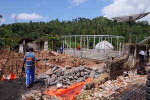 proses pembangunan rumah warga korban gempa di kabupaten malang