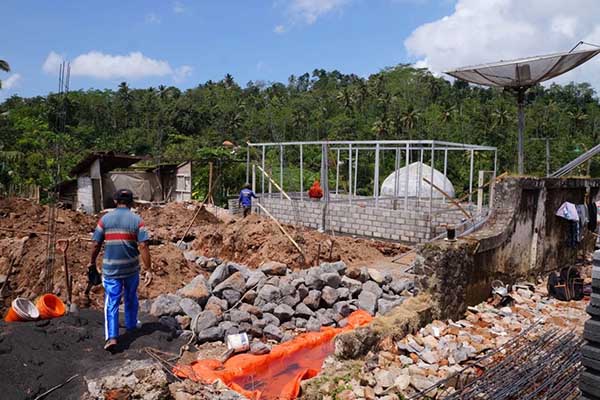 proses pembangunan rumah warga korban gempa di kabupaten malang